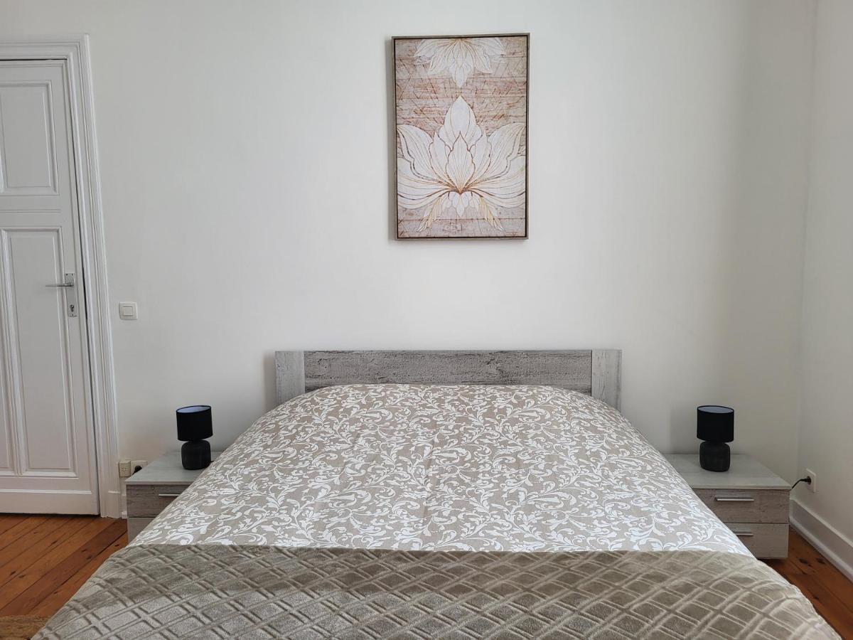 Bed & Blockchain Private With Shared Bathroom