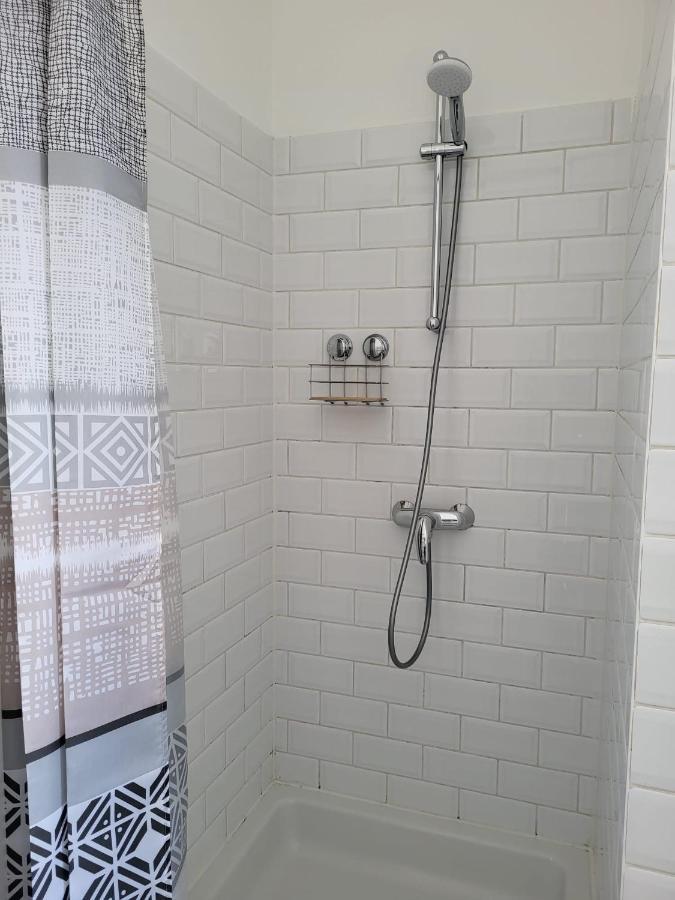 Bed & Blockchain Private With Shared Bathroom Guest house