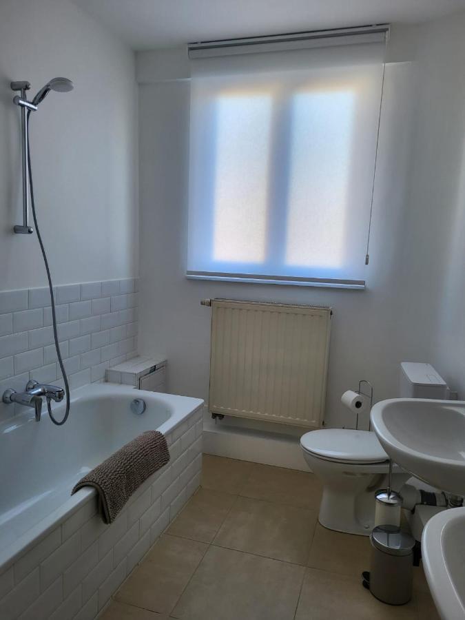 Guest house Bed & Blockchain Private With Shared Bathroom