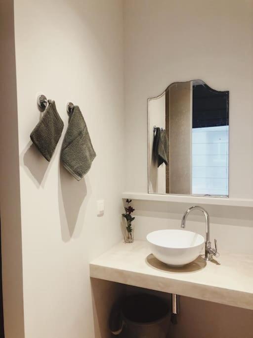 Comfortable Flat Close To Flagey Appartamento