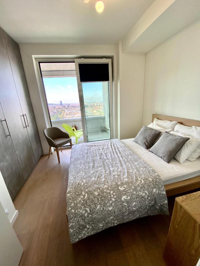 Private On An Espectacular And Unique View Shared Flat