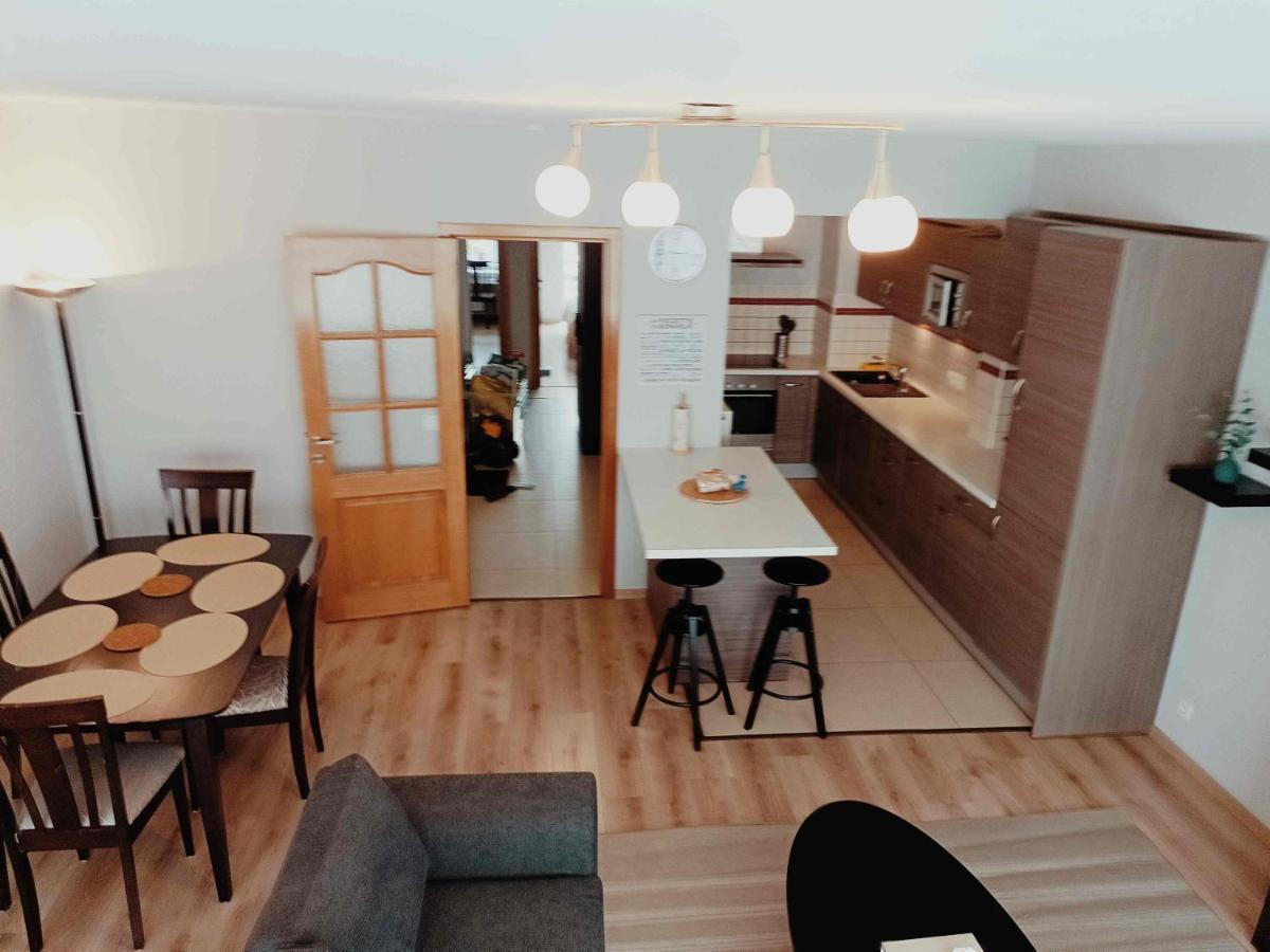 Cozy 2 Bedroom - Metro Montgomery Bruxelles