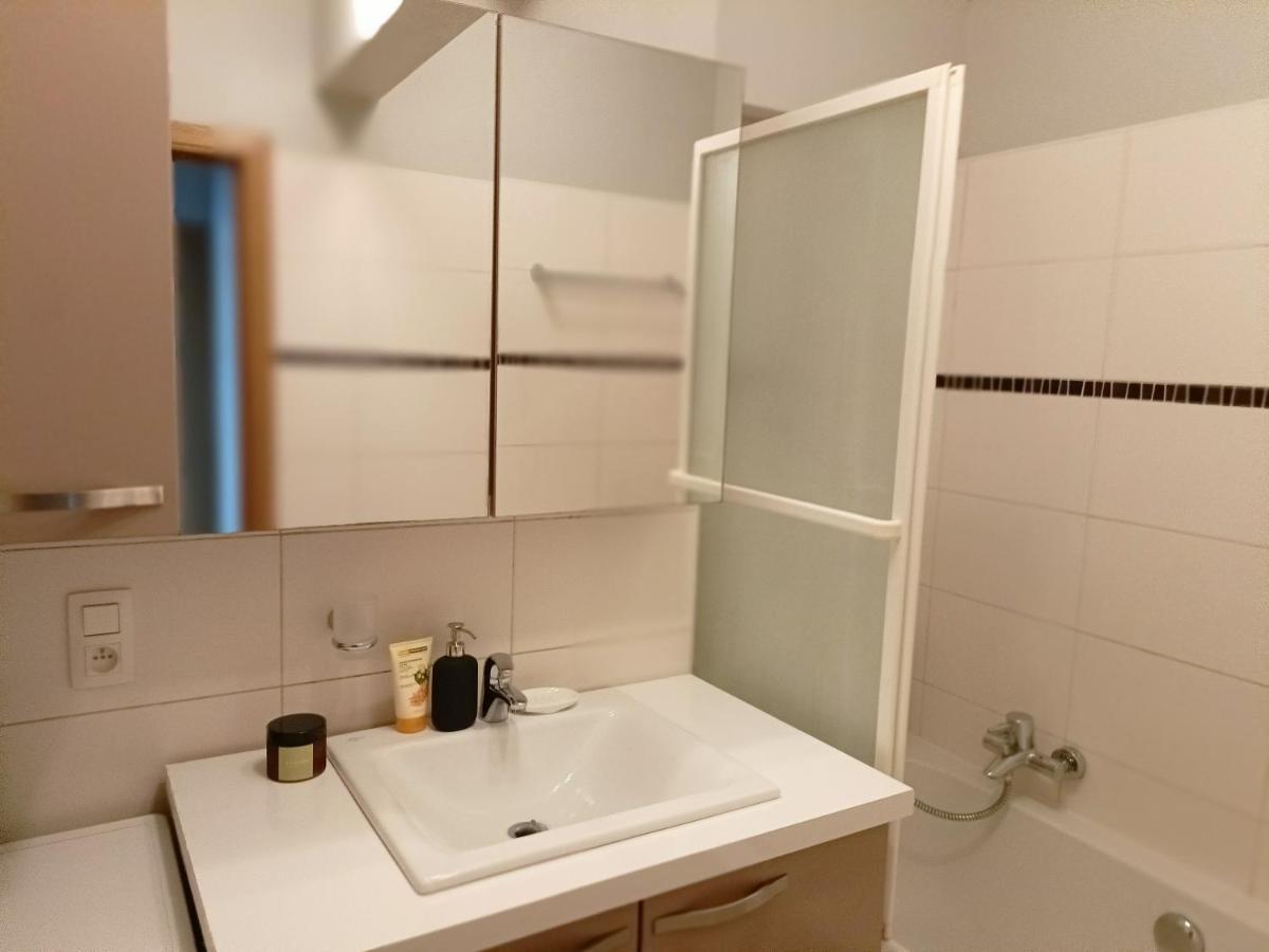Cozy 2 Bedroom - Metro Montgomery Appartement *