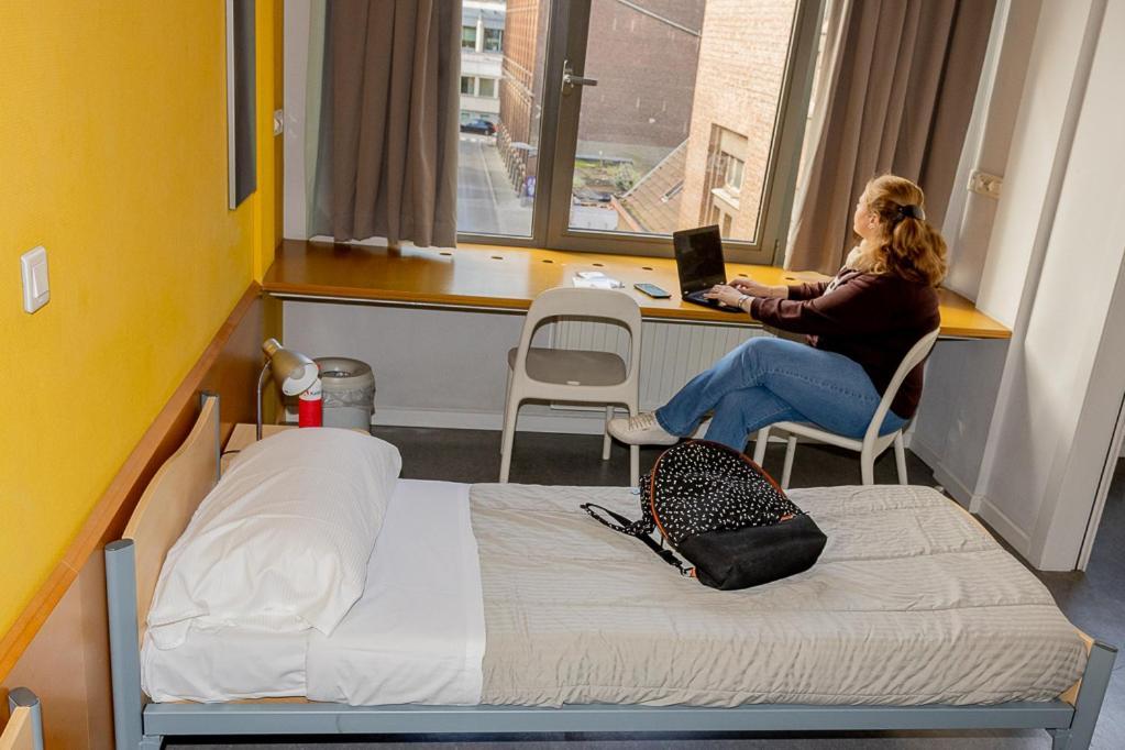 Gogh Hostel *