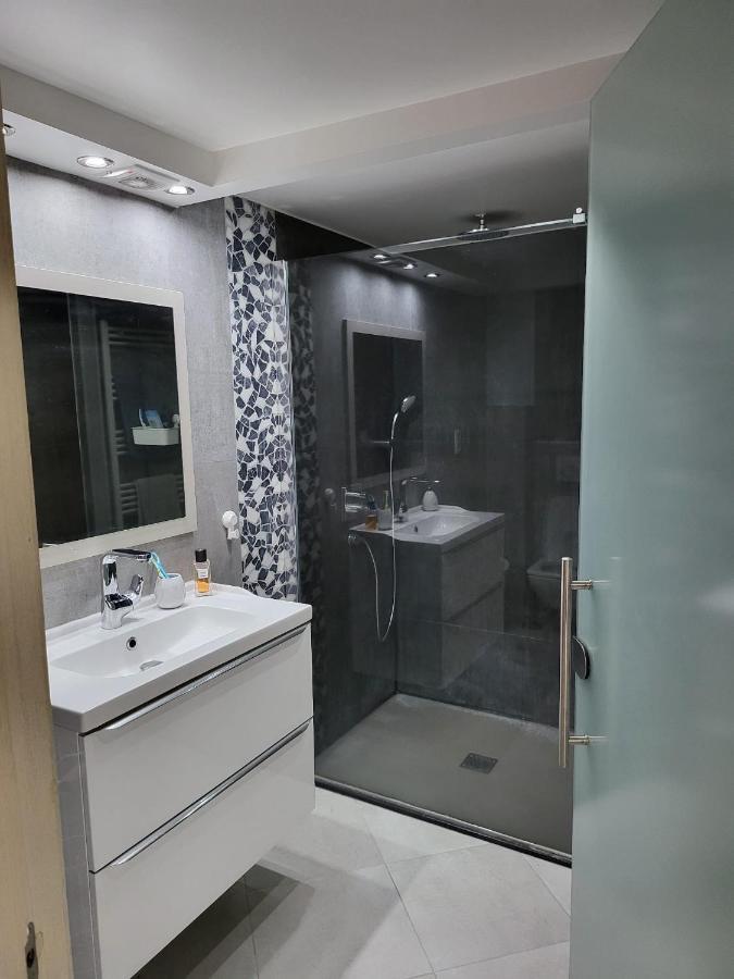 Duplex Elegant Situe A 1min De La Gare Du Nord *