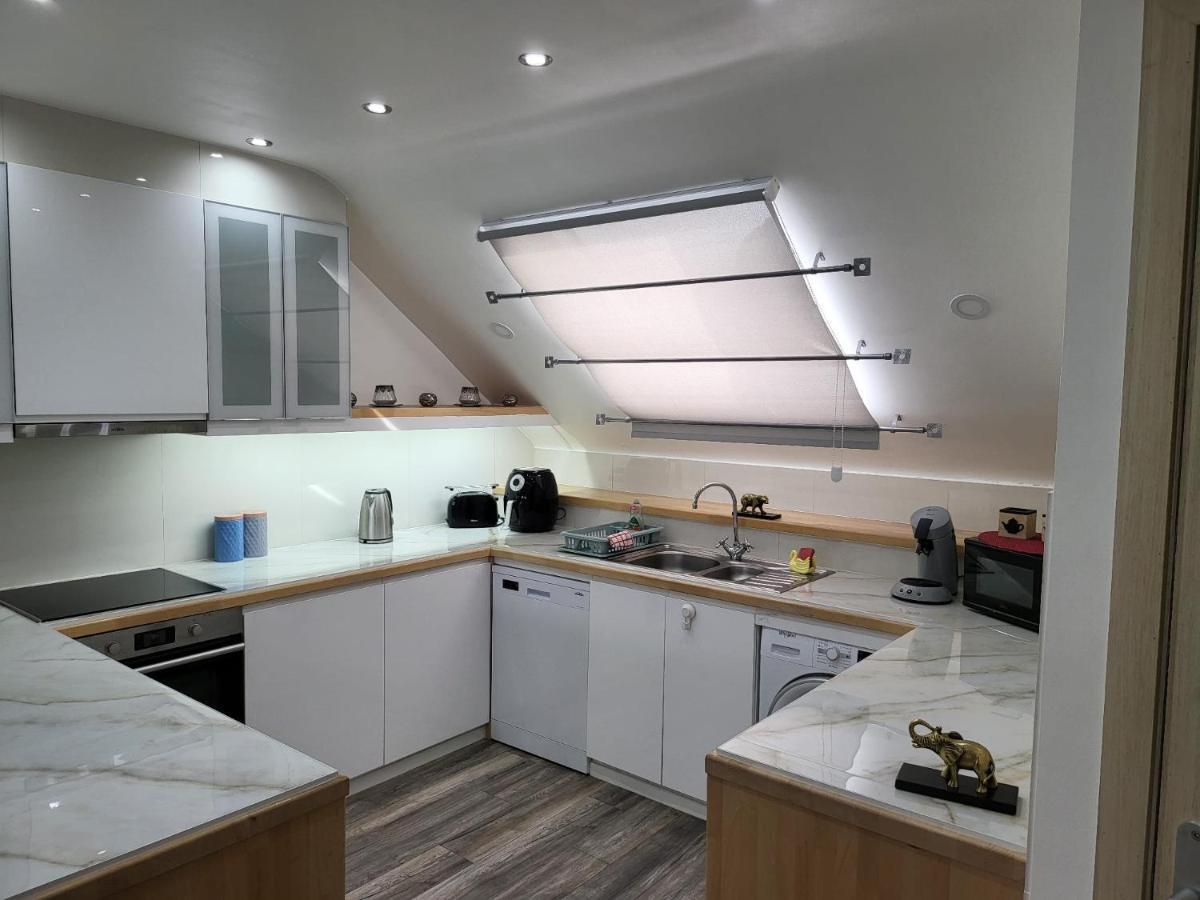Duplex Elegant Situe A 1min De La Gare Du Nord