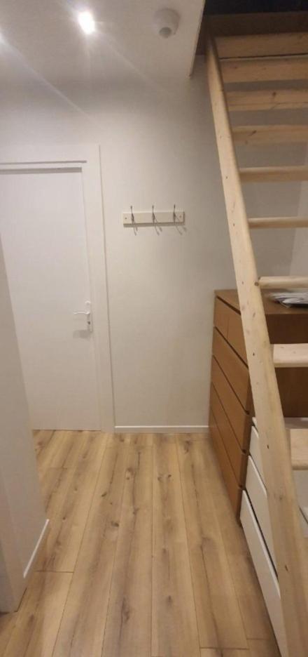 Beautiful Fully Renovated Apartment *