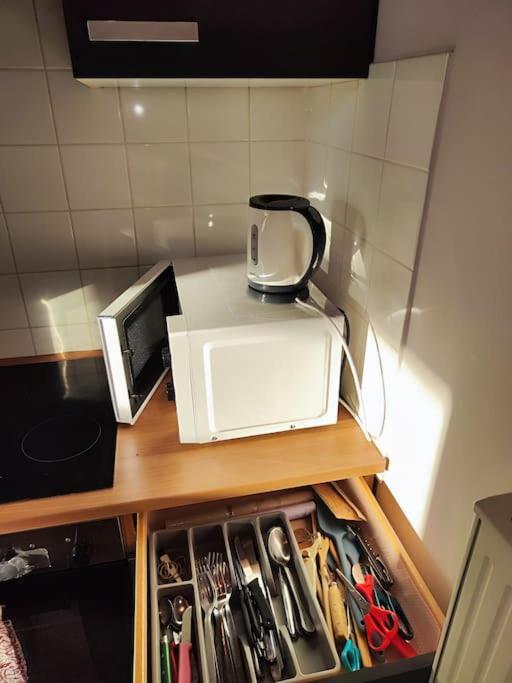 Studio Entier Avec Balcon - Tour Et Taxis *