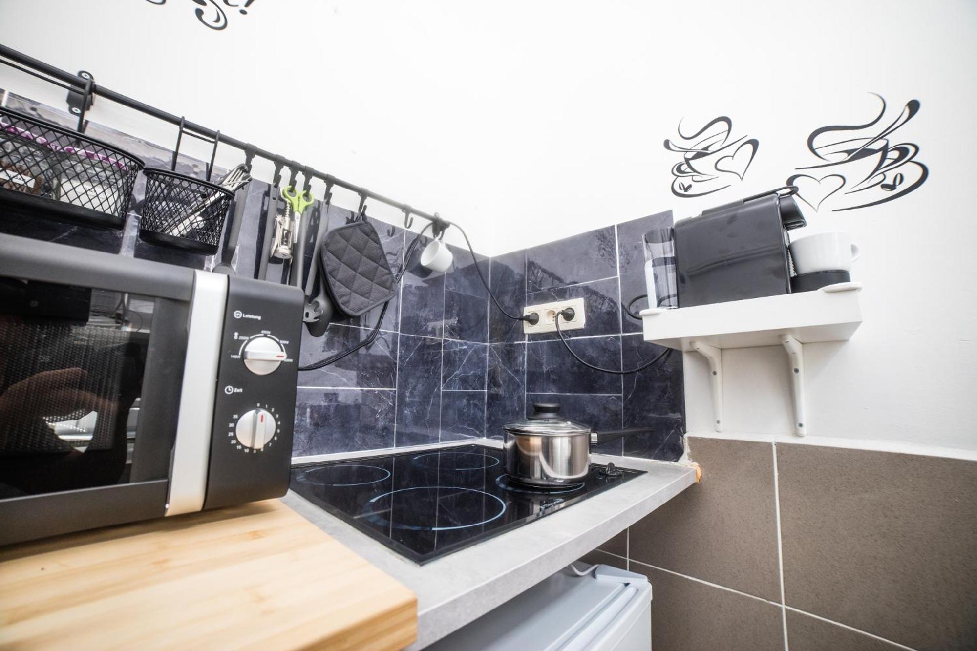 Centre Hidden Gem! For Up To 3 People * Brussel