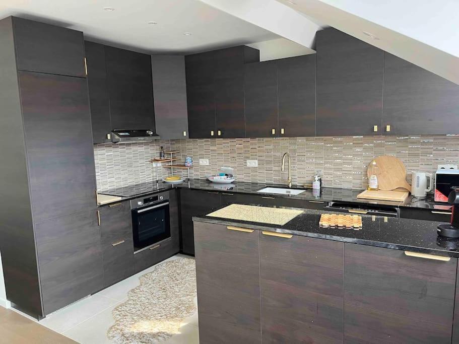 Appartamento Duplex Avec Terrasse Quartier Europeen Bruxelles