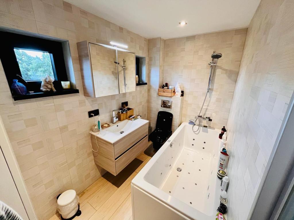 Town House With Garden - 1 With Shared Bathroom
