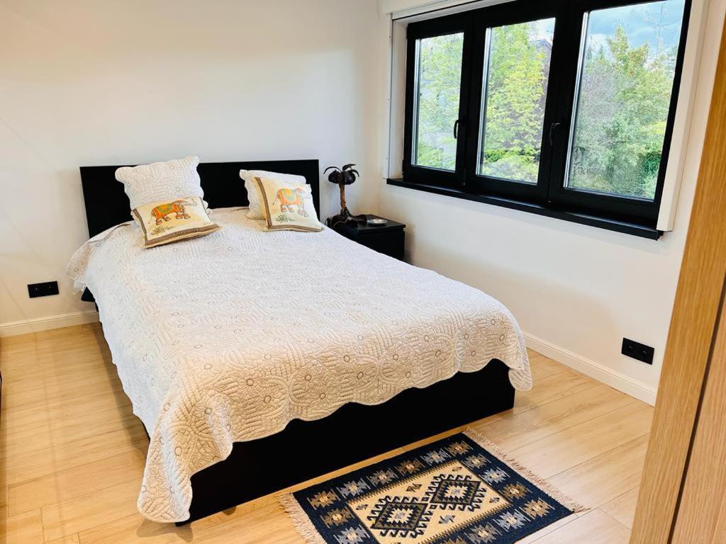 Homestay Town House With Garden - 1 With Shared Bathroom *