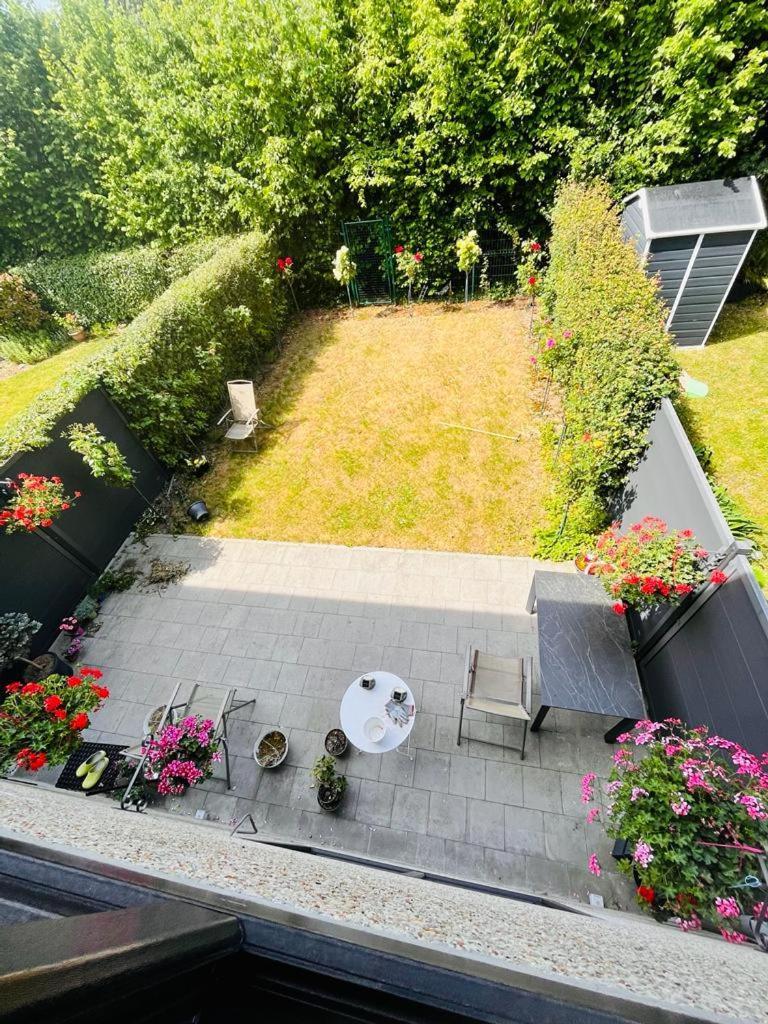 Town House With Garden - 1 With Shared Bathroom Homestay