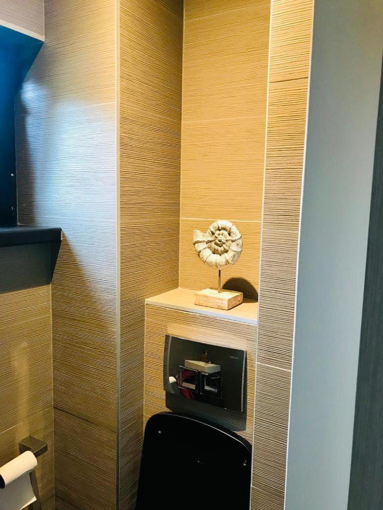 Town House With Garden - 1 With Shared Bathroom *