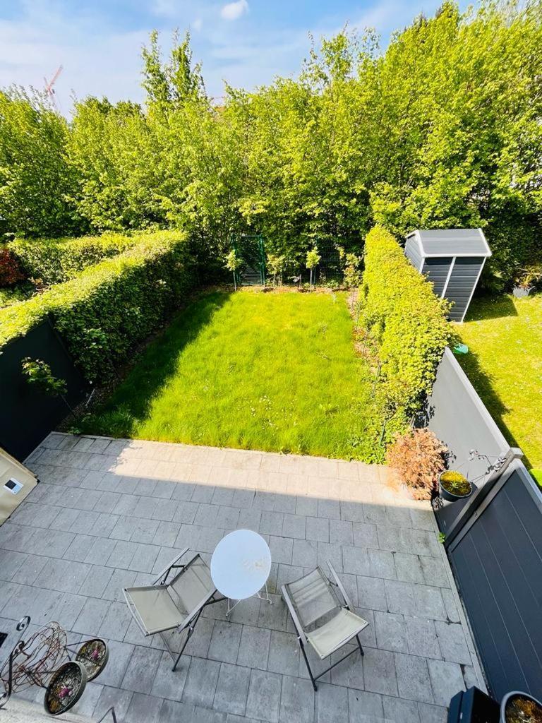 Homestay Town House With Garden - 1 With Shared Bathroom Brussels