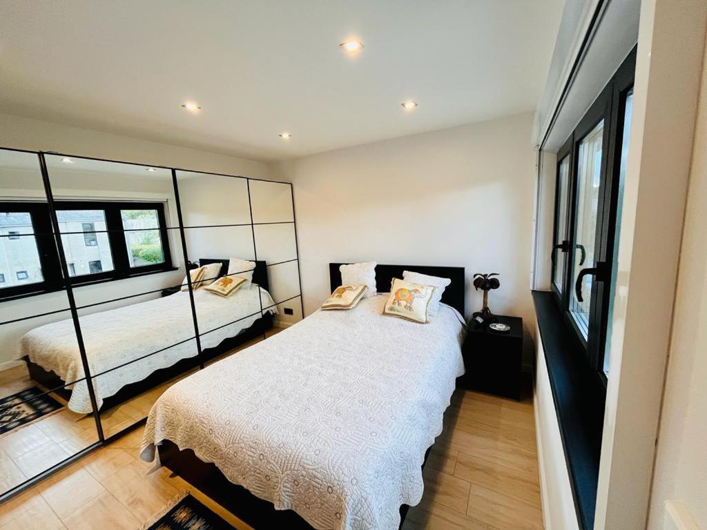 Homestay Town House With Garden - 1 With Shared Bathroom Brussels