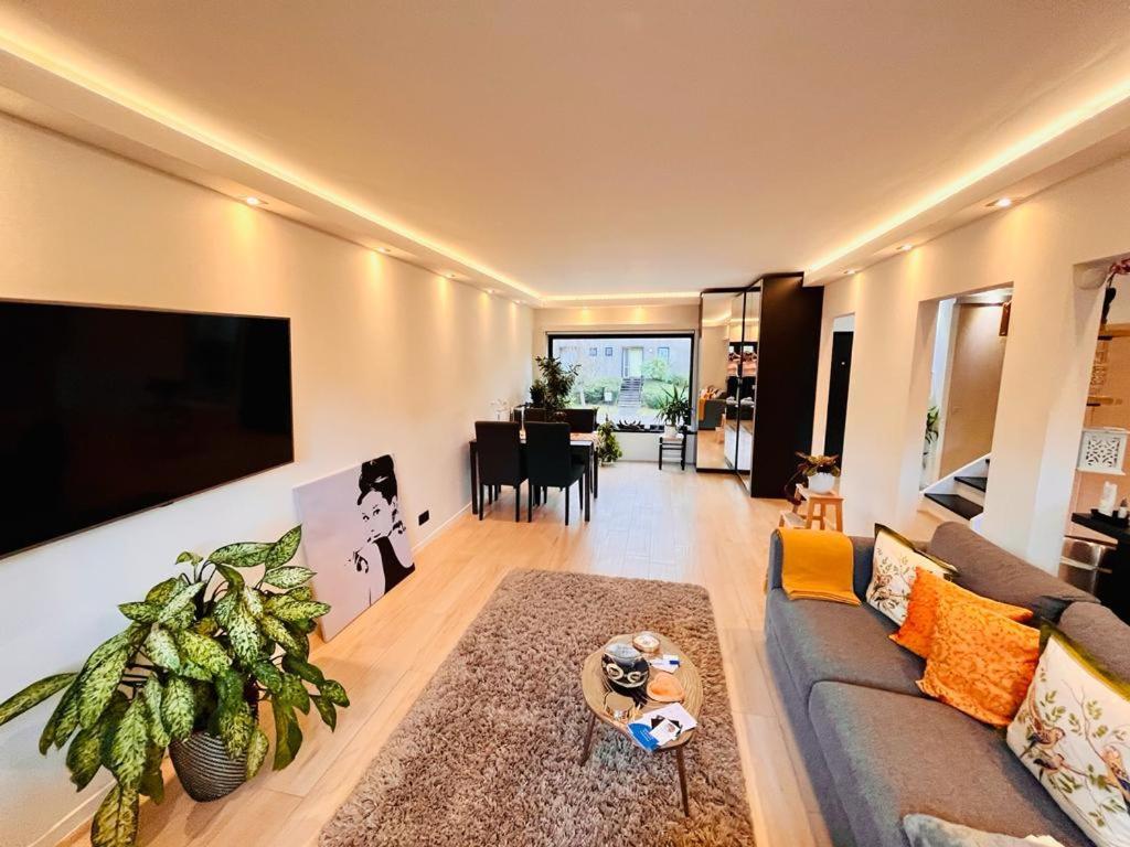 Town House With Garden - 1 With Shared Bathroom Homestay Brussels
