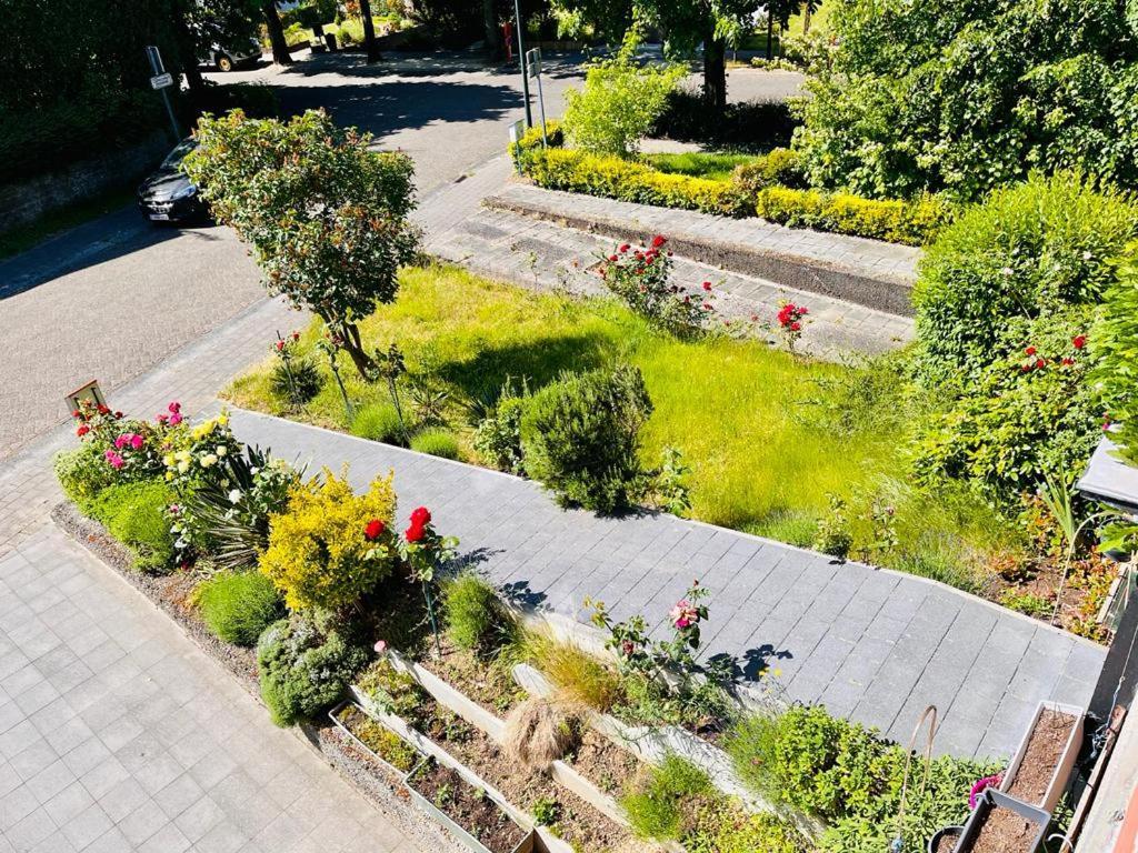 Town House With Garden - 1 With Shared Bathroom Homestay *