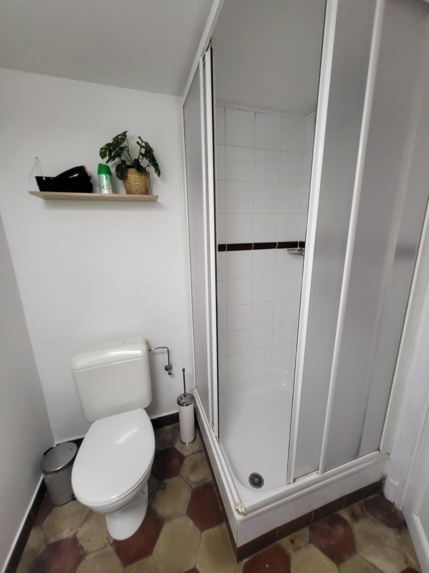 Guest house Bed & Blockchain Private With Shared Bathroom Brussels