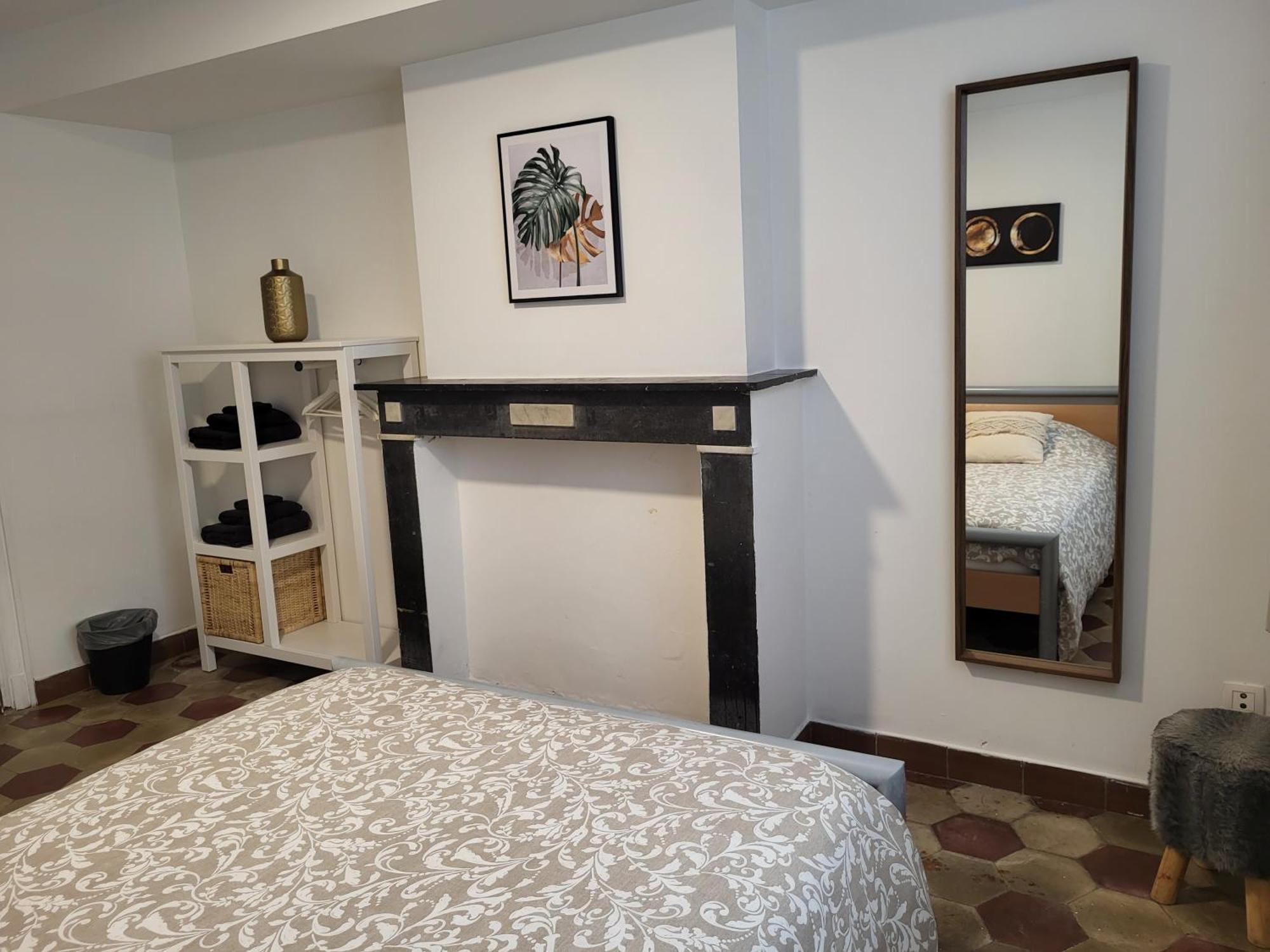 Guest house Bed & Blockchain Private With Shared Bathroom *