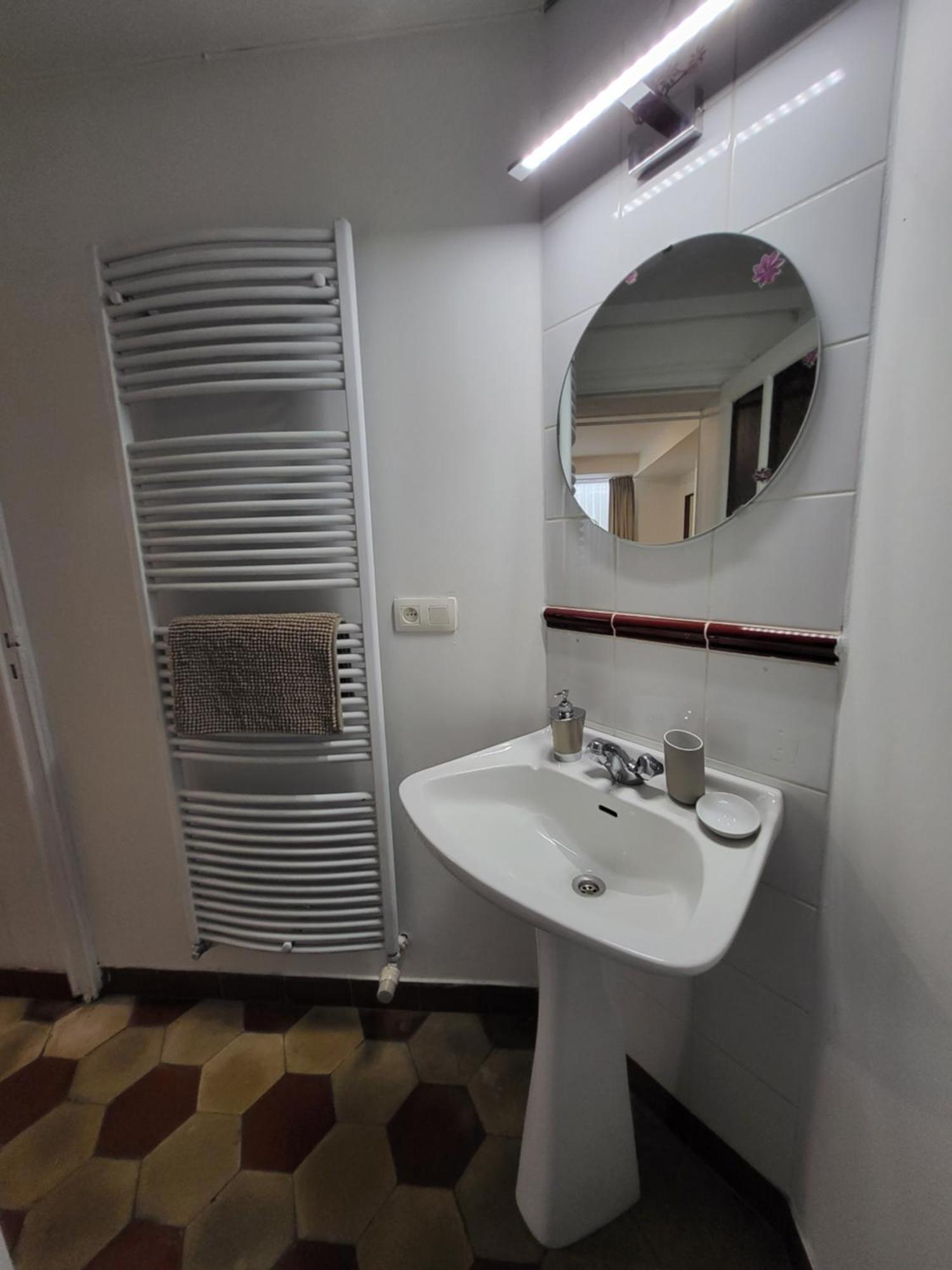 Bed & Blockchain Private With Shared Bathroom * Brussels