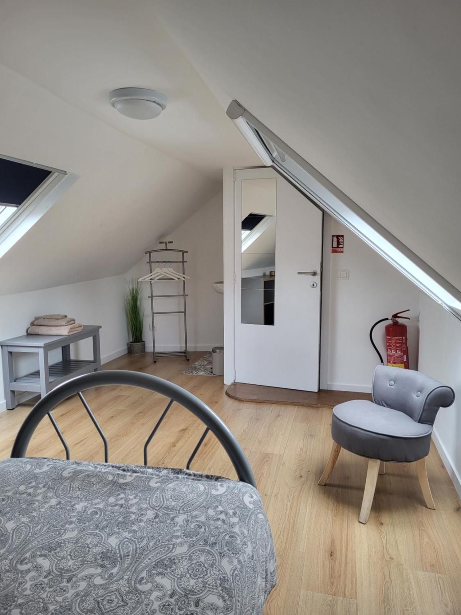 Bed & Blockchain Private With Shared Bathroom *