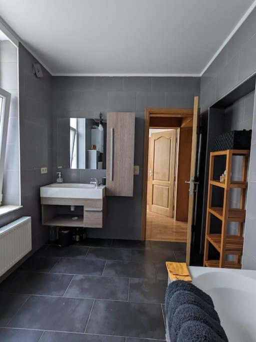 Apartment Bright, Spacious And Modern In *