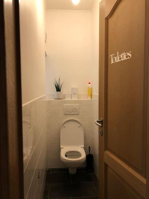 Bright, Spacious And Modern In Apartment *
