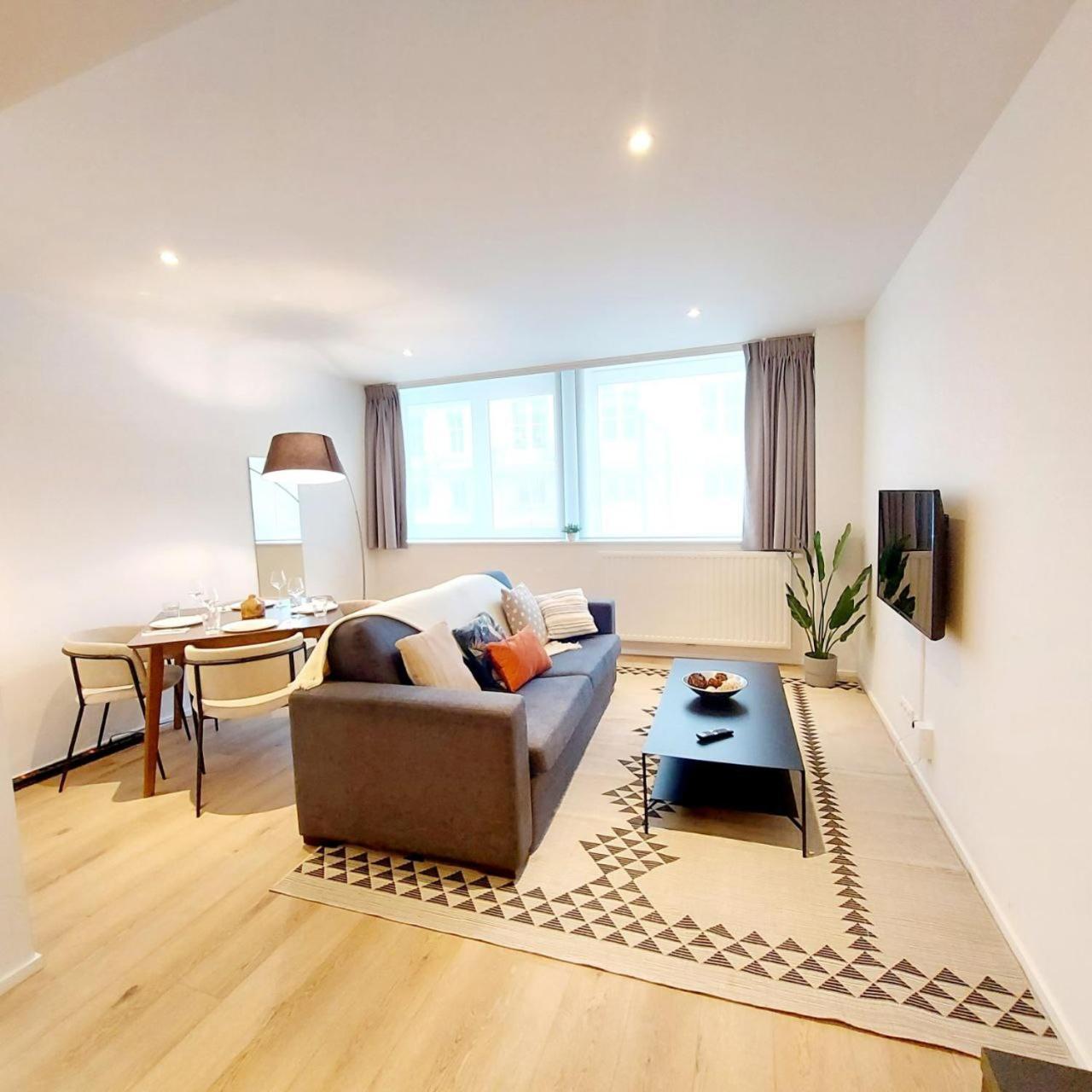 New Luxe Grand Place Apartment