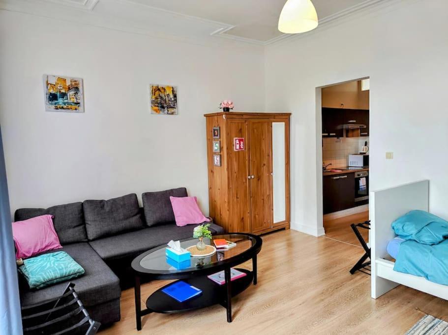 Studio Entier Avec Balcon - Tour Et Taxis Apartment Brüssel