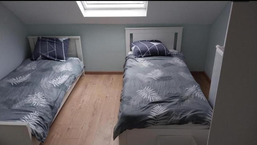 Deux Lits Celibataires 3eme Etage Petite Cle Rouge Homestay *
