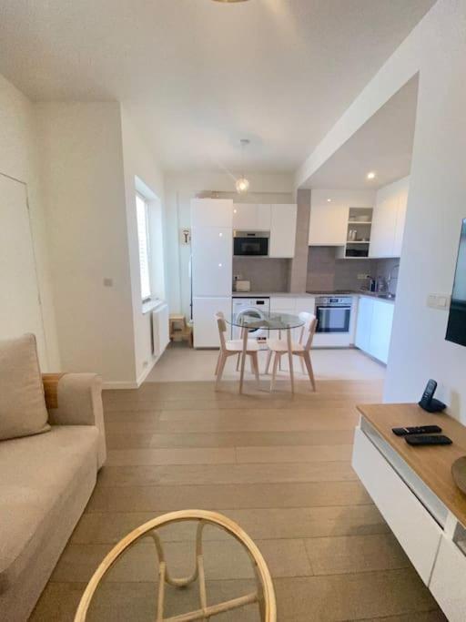 Appartement 1 Avec Parking Au Coeur De 2d *