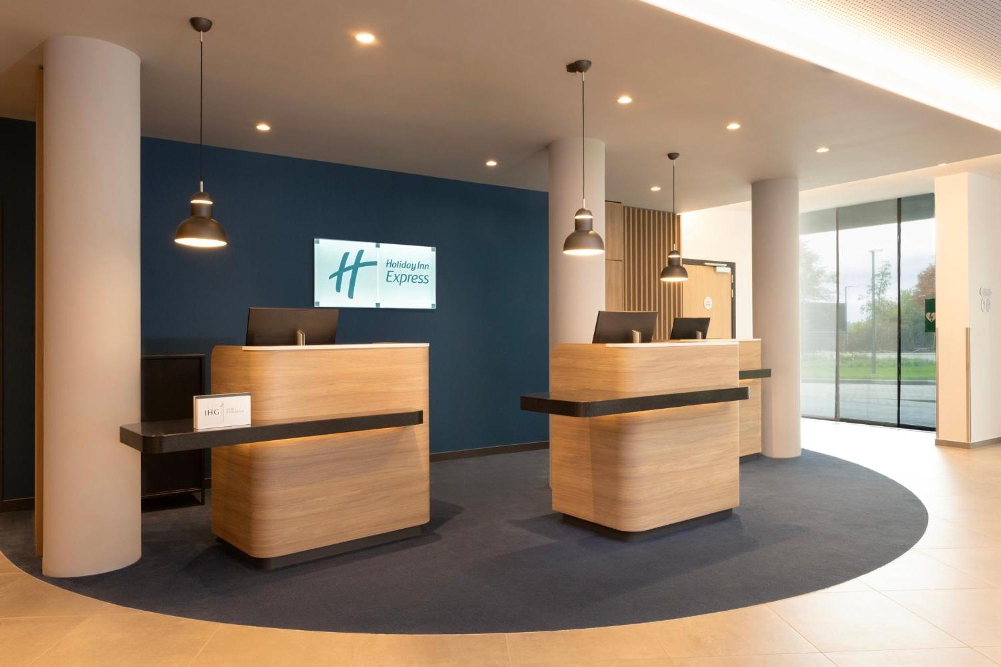 Express - Airport By Ihg Hotel