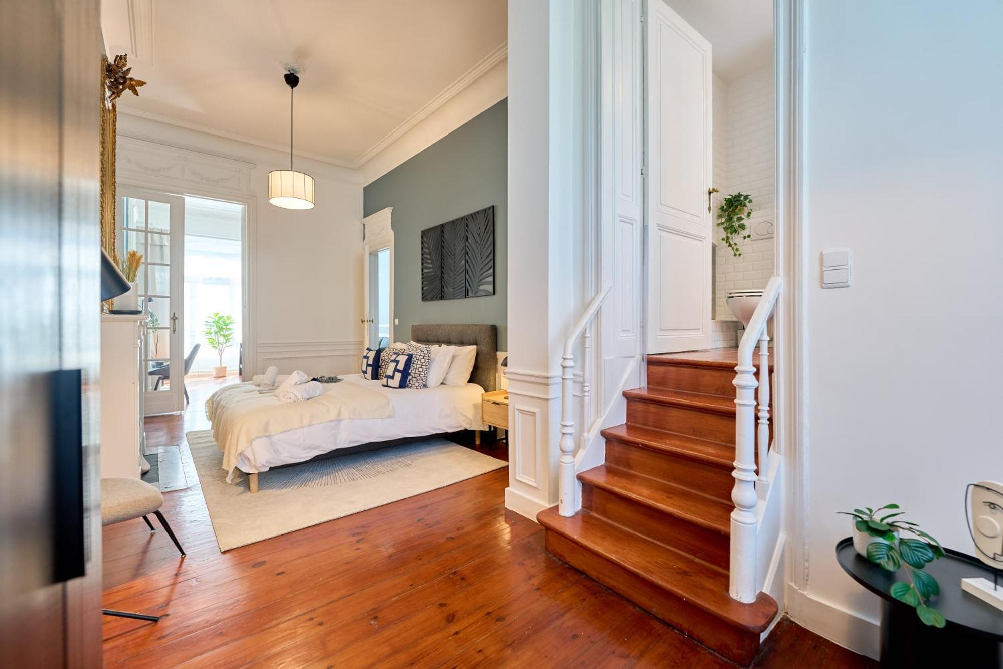Luxurious 6-br Mansion Near European Union *