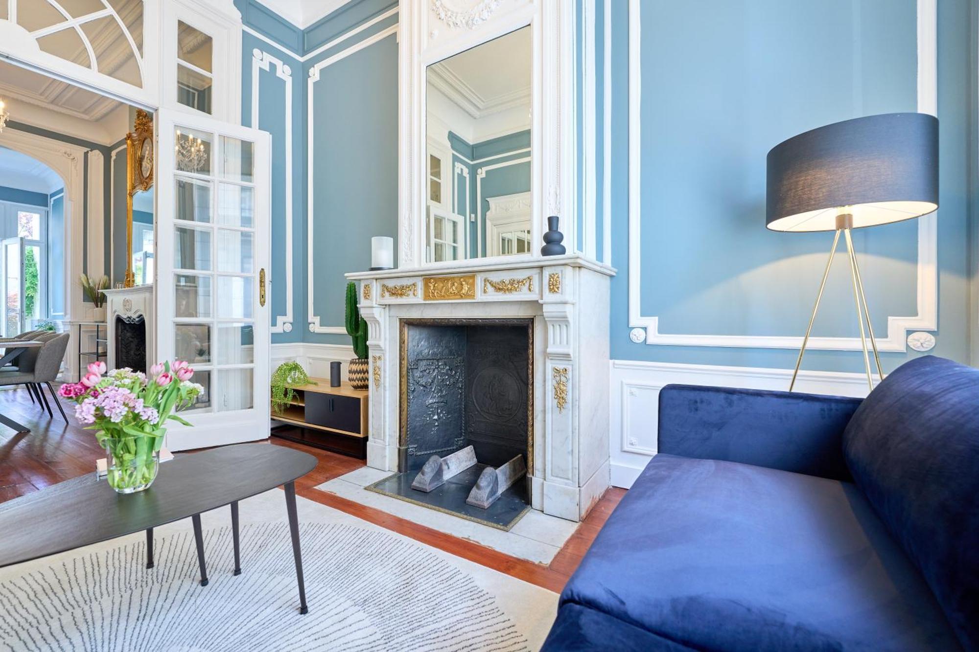 Apartment Luxurious 6-br Mansion Near European Union *