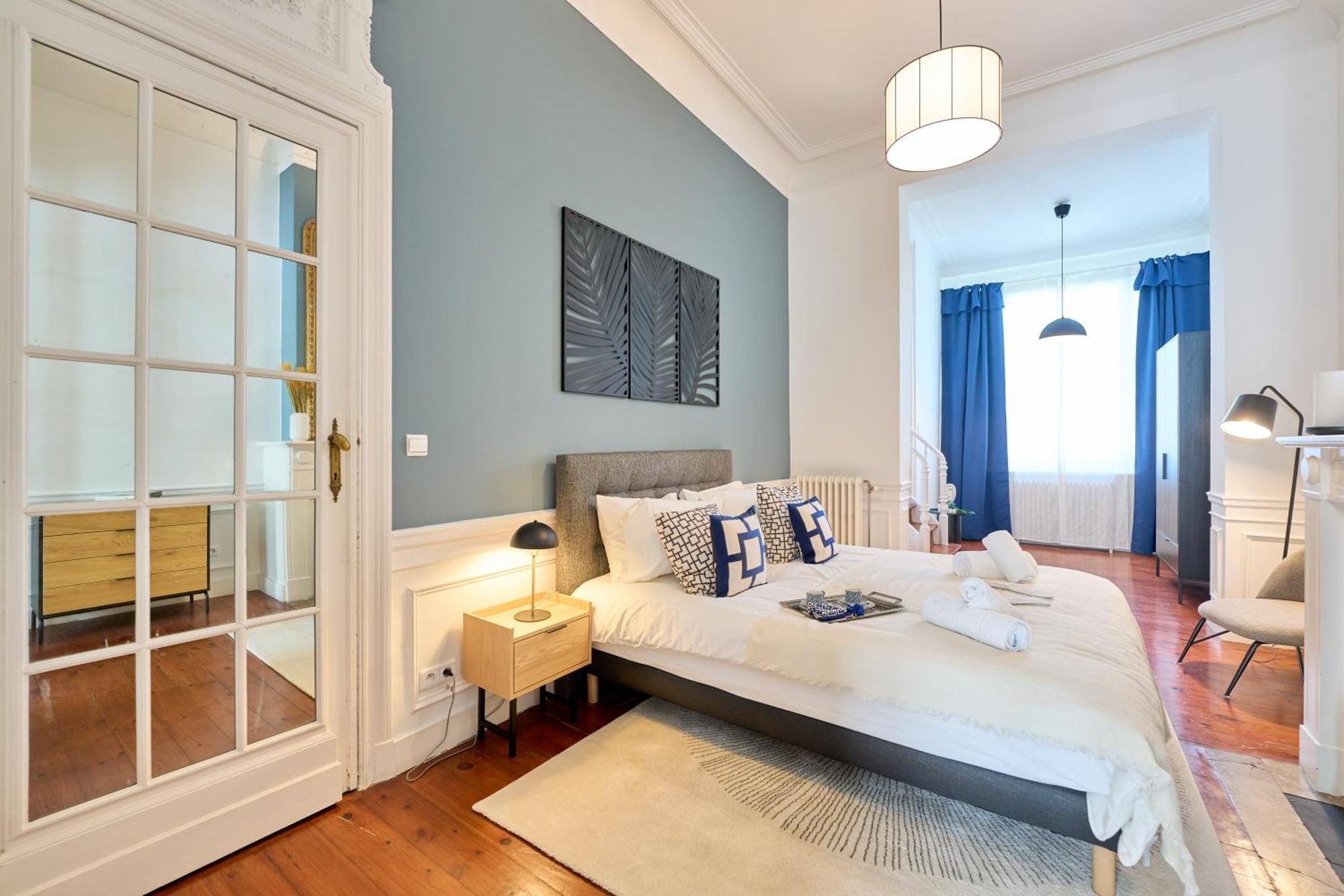 Luxurious 6-br Mansion Near European Union Apartment
