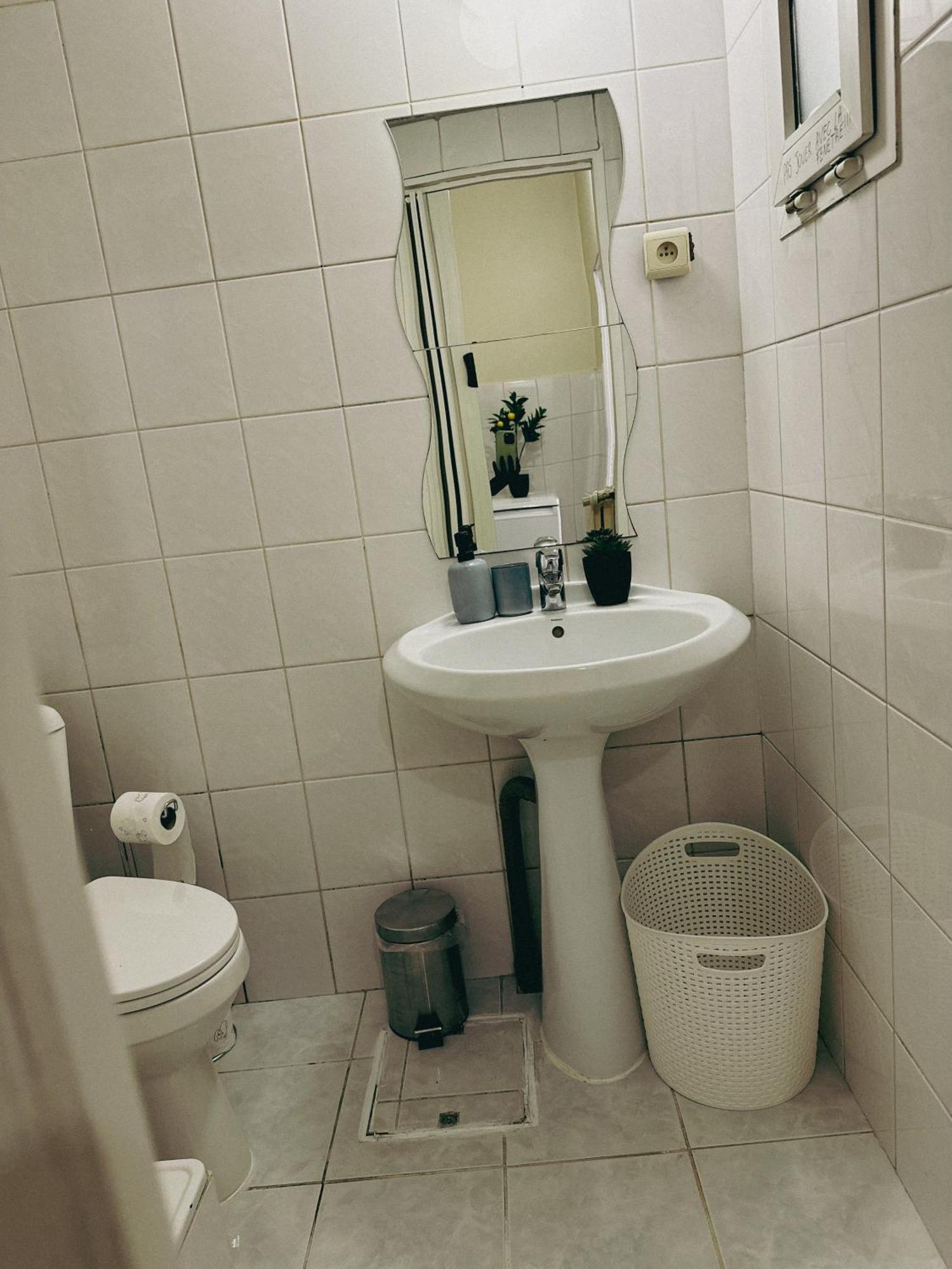 Ideal For Exploring Brussels, Close To Midi Station And Main Attractions