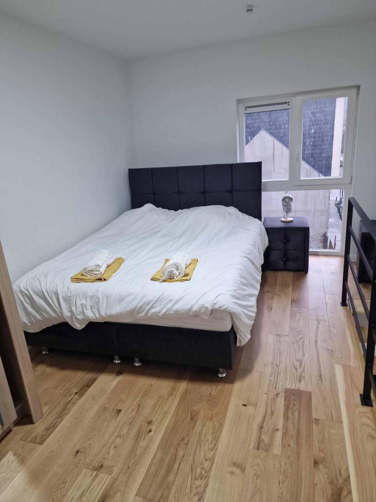 Luxe 1 *