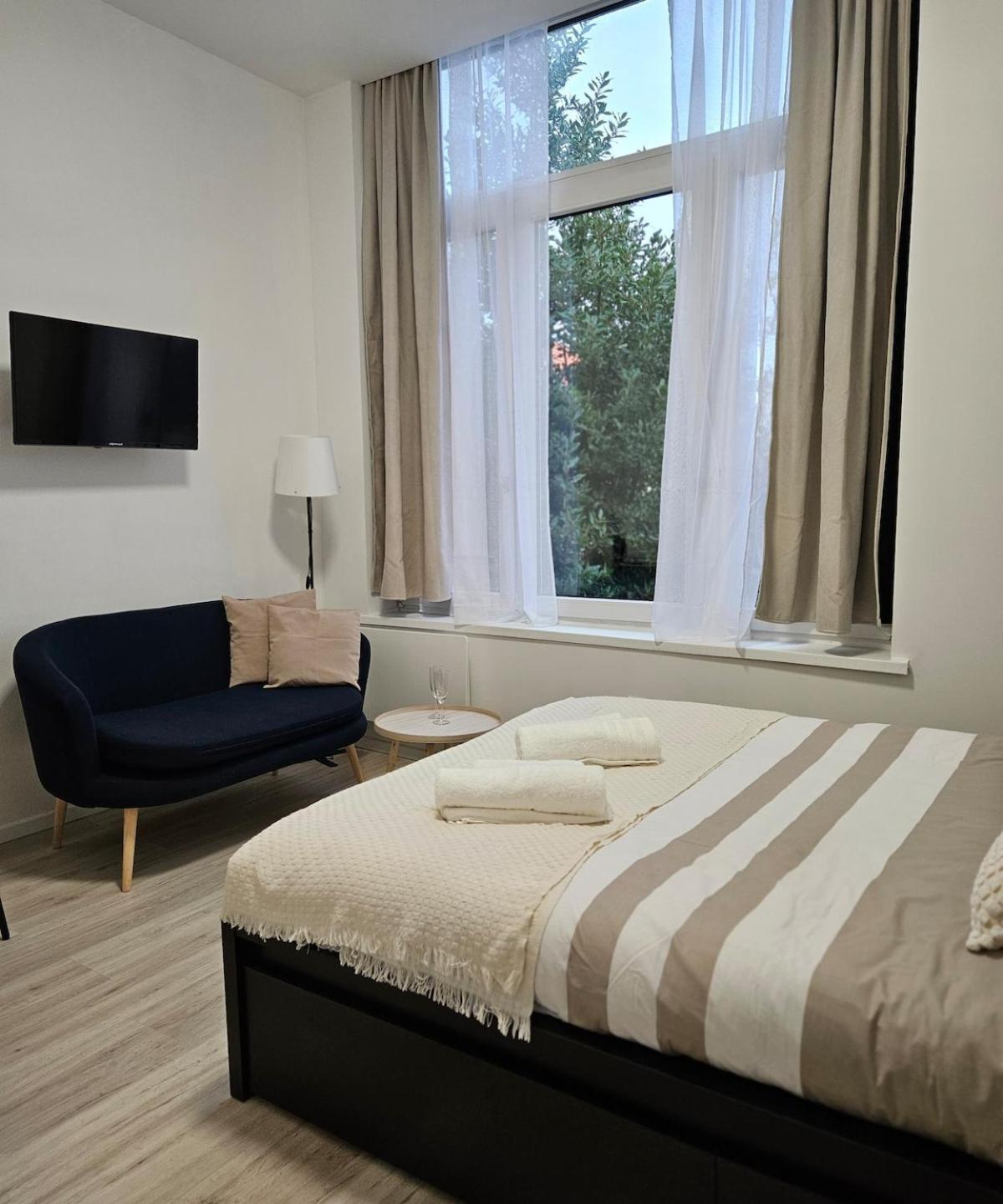 Apartment Centre *