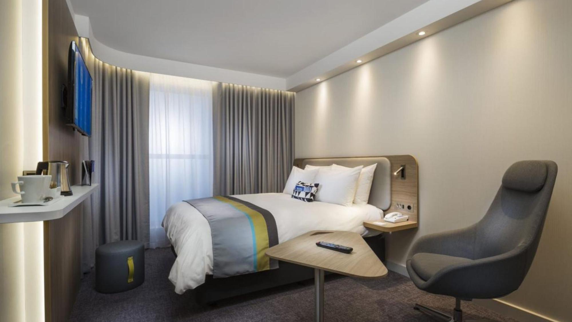 Express - Airport By Ihg Hotel