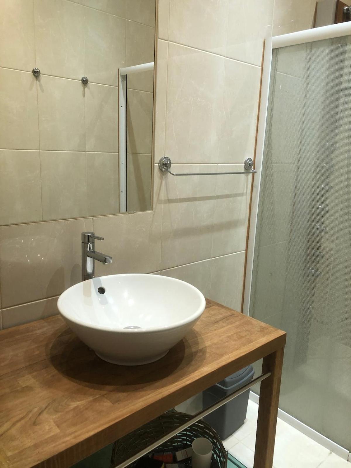 Appartement, Deux Au Pied Du Metro Montgomery * Bruxelles