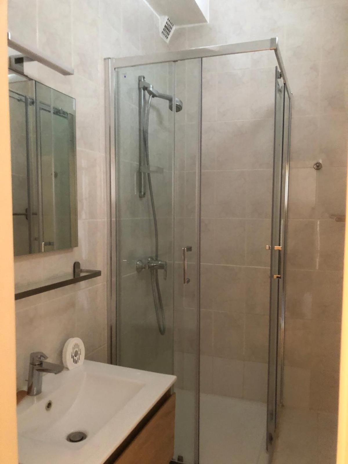 Appartement, Deux Au Pied Du Metro Montgomery Bruxelles