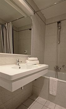 9hotel Chelton