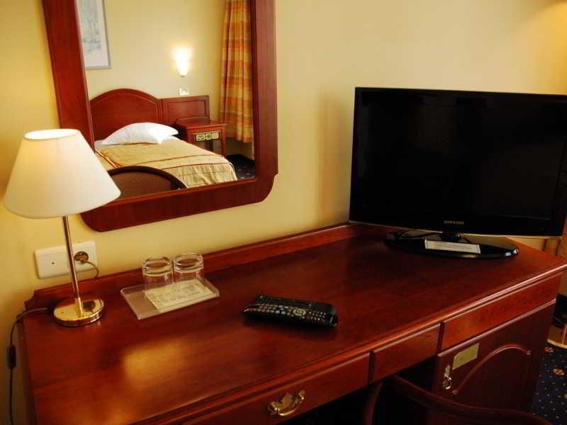 9hotel Chelton Hotel 3*