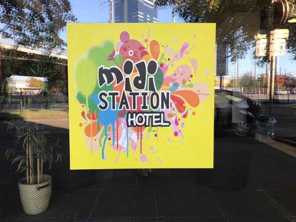 Midi Station