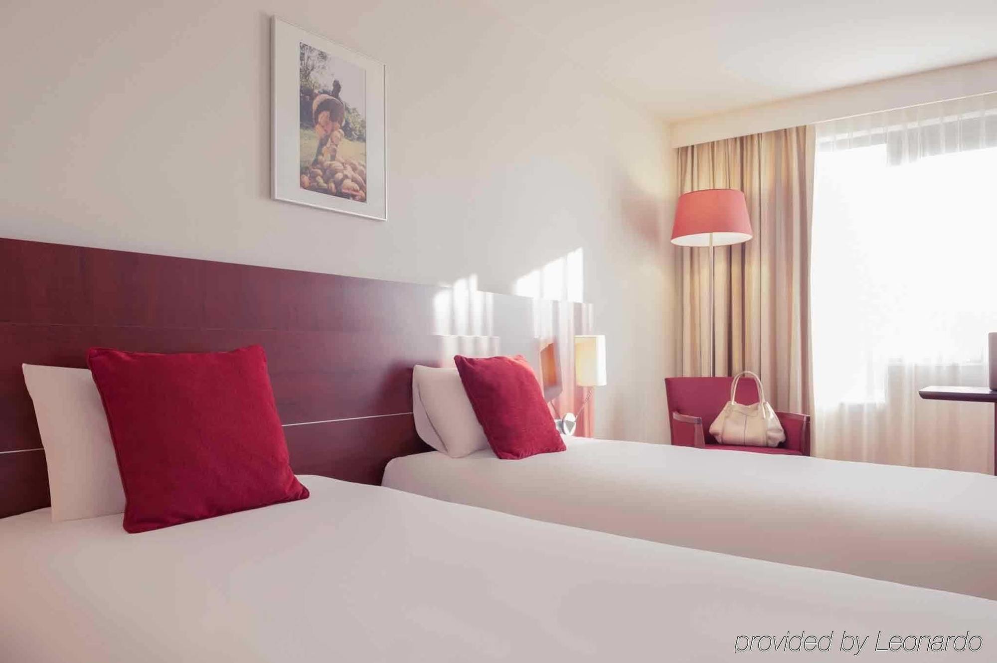 Mercure Airport Hotel 3*