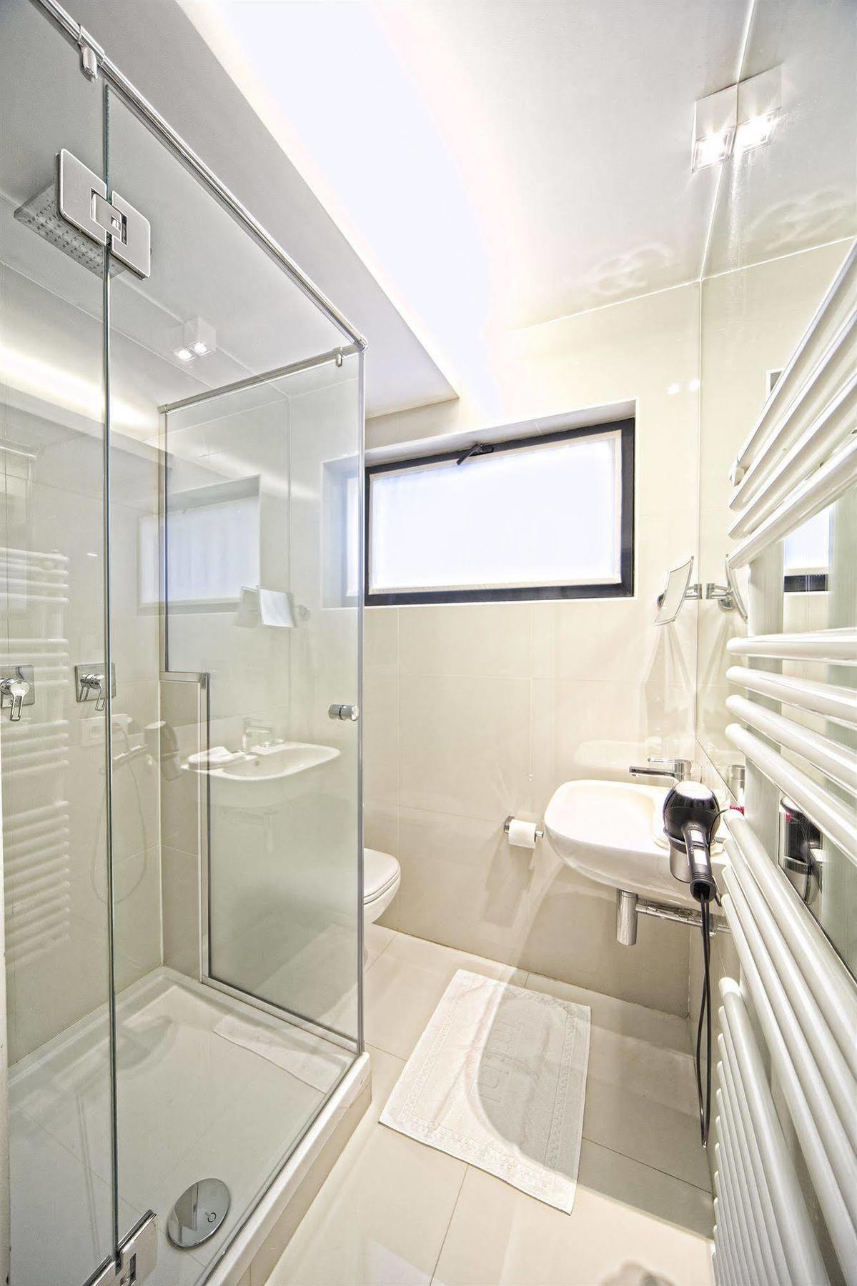 Hotel The Neufchatel 3*