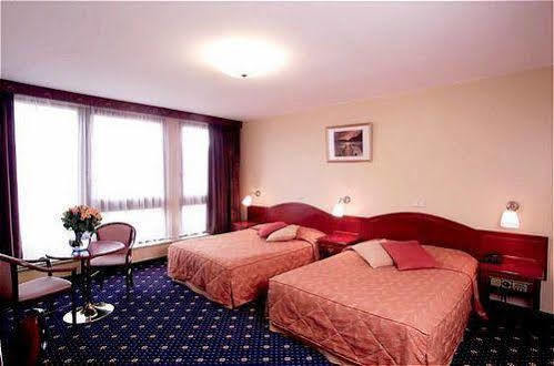 9hotel Chelton Hotel 3*