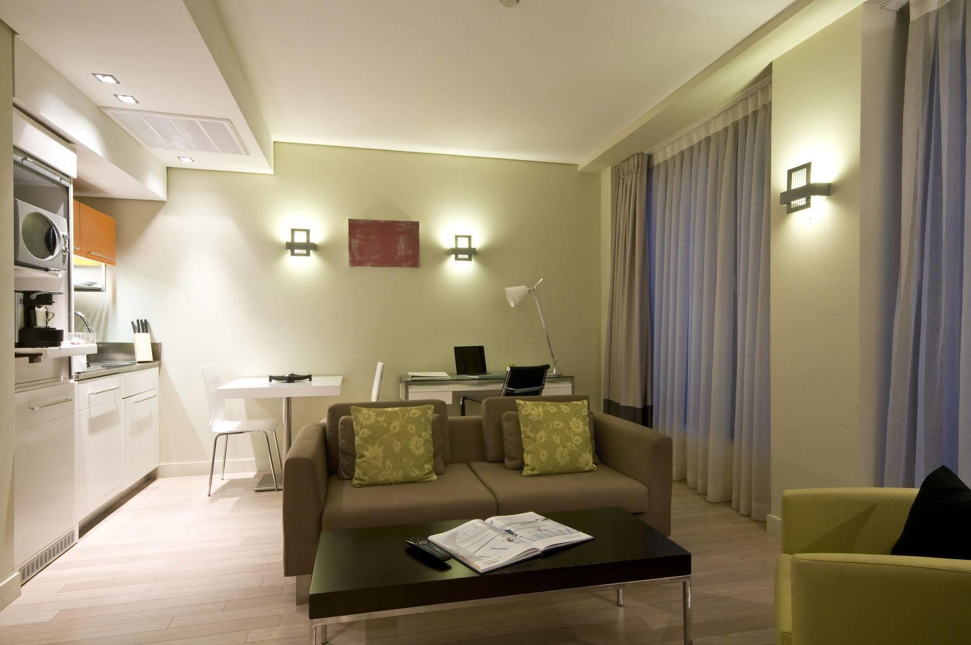 Aparthotel B-aparthotel Grand Place 4*