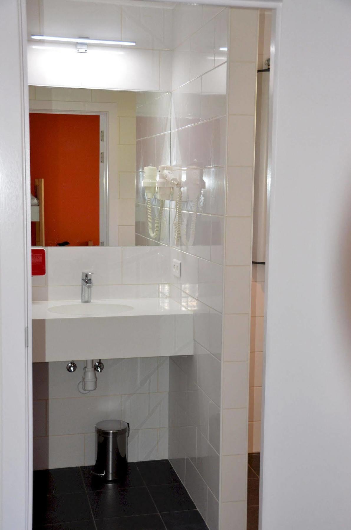 Des 3 Fontaines Hostel *